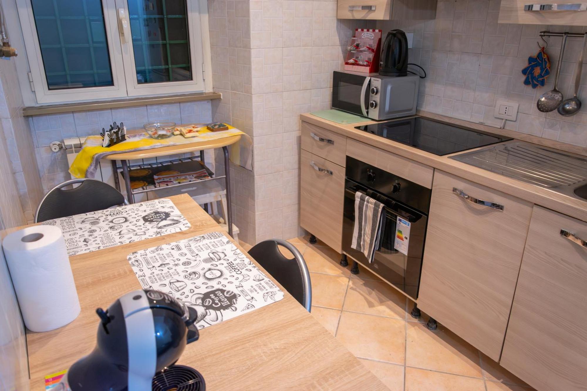 Apartamento Casa Di Roberto - Metro E Servizi A Due Passi! Roma