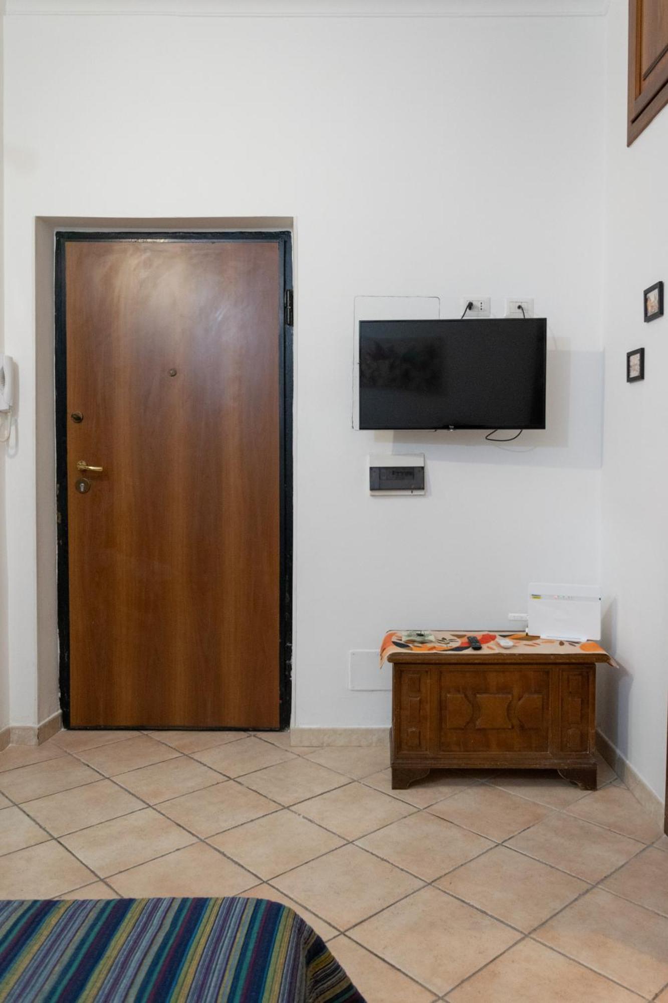 Casa Di Roberto - Metro E Servizi A Due Passi! Apartamento *