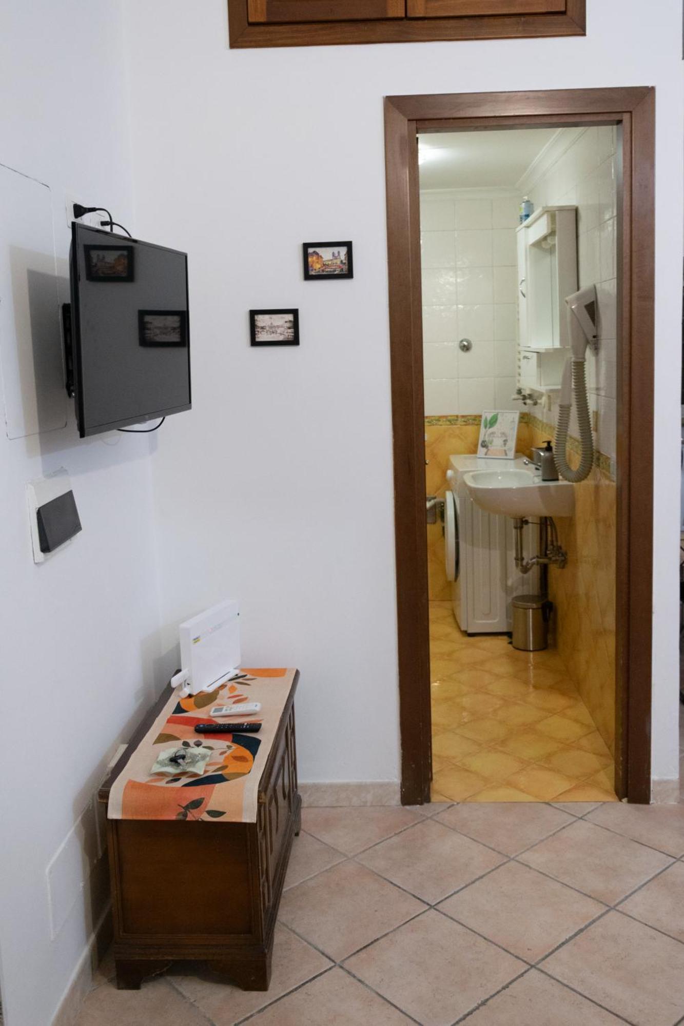 Casa Di Roberto - Metro E Servizi A Due Passi! Apartamento *